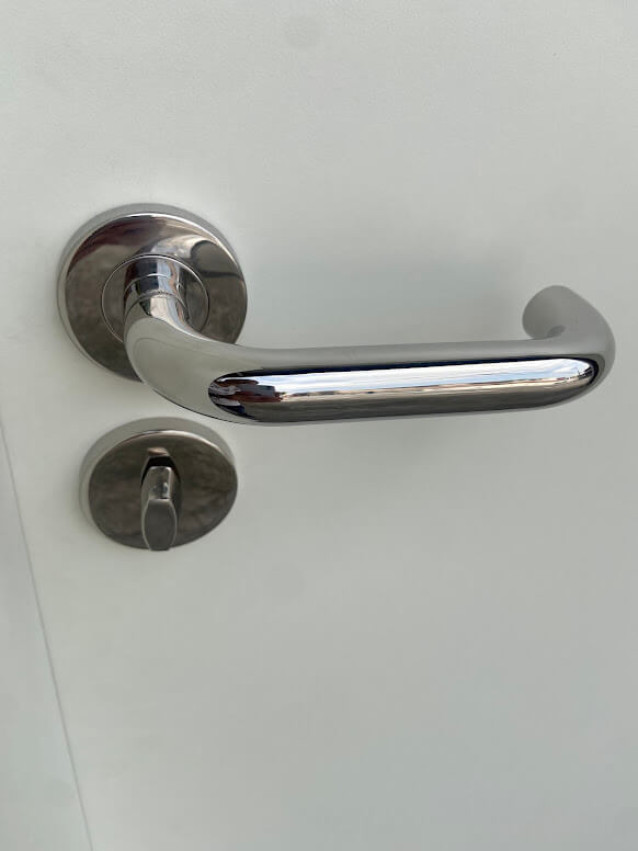 Porta PCD com fechadura acessível. - Imagem 2