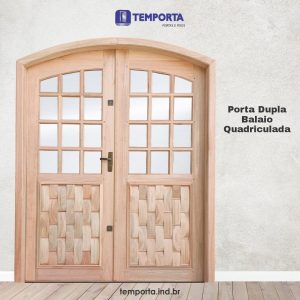 porta dupla em arco de madeira com vidro quadriculado e detalhe balaio em estilo colonial