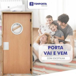 Porta vai e vem com escotilha redonda em madeira, modelo prático e resistente para cozinhas residenciais, restaurantes, lanchonetes e áreas internas com grande fluxo de pessoas.